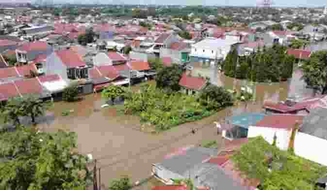 Tanggul Jebol Banjir