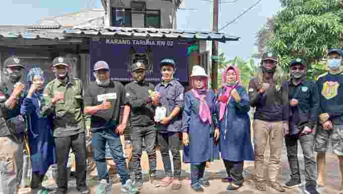 Sosialisasi dan Aplikasi Program Rakaat, Patriot Siliwangi Sejati Bagikan Disinfektan