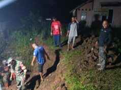 Dinding Saluran Pembuangan Air di Wargamulya Banjar Ambrol, Warga Gotong Royong Cegah Banjir