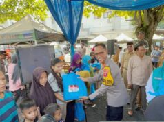 Polres Banjar Bagikan Puluhan Paket Sembako untuk Warga Kurang Mampu di Purwaharja