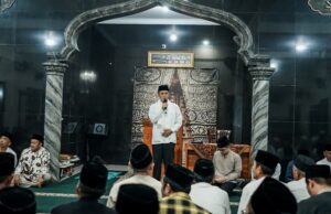 Tarawih Keliling di Jatinagara, Bupati Ciamis Tekankan Ketahanan Keluarga Hadapi Arus Digital