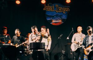 Aksi Humanis Kapolres Ciamis, Hibur Masyarakat Lewat Musik ‘Jabat Tangan’