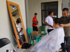 Potong Rambut Gratis oleh Penyandang Disabilitas Warnai Perayaan HUT Ciamis ke-384 di Cihaurbeuti