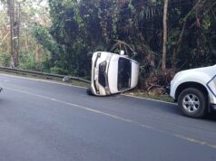 Mobil Terguling Usai Tabrakan di Tikungan Emplak Kalipucang, Satu WNA Alami Luka