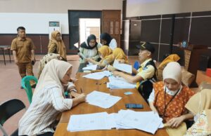 Pemkot Banjar Salurkan Bantuan DBHCHT untuk Buruh Pabrik Rokok dan Lansia