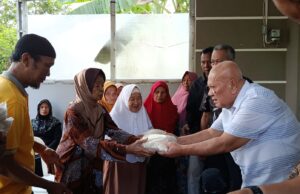 Herman Sutrisno dan Jabar Bergerak Beri Bantuan Kaki Palsu dan Beras untuk Warga Banjar