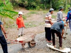 Belum Ada Anggaran dari Pemkot Banjar, Warga Desa Binangun Swadaya Perbaiki Jalan Rusak
