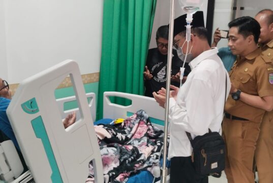 Ang Icep Sambangi Nanang Permana di RSUD Ciamis, Doakan Kesembuhan