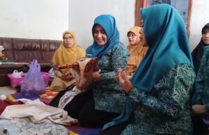 Ketua TP PKK Kota Banjar Kunjungi Rini Marini Korban Dugaan Penolakan Rumah Sakit